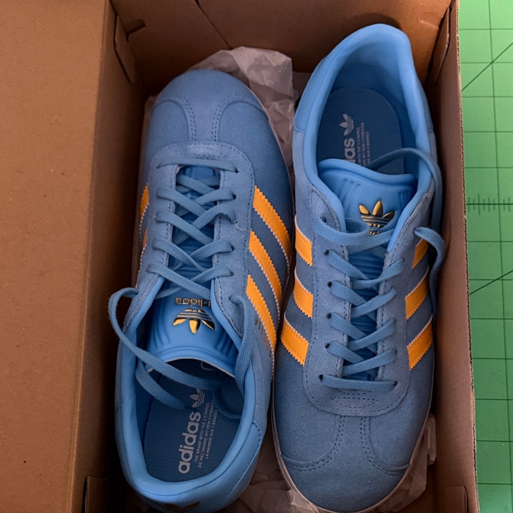 adidas Gazelle spark blue Sneakers - new in Box. Women’s 8.5 / Men’s 6.5